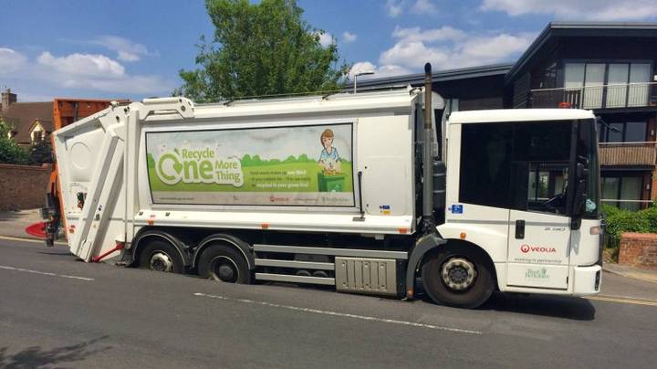 Bin lorry gets stuck in the road as the heatwave melts surface - HGV Training Network