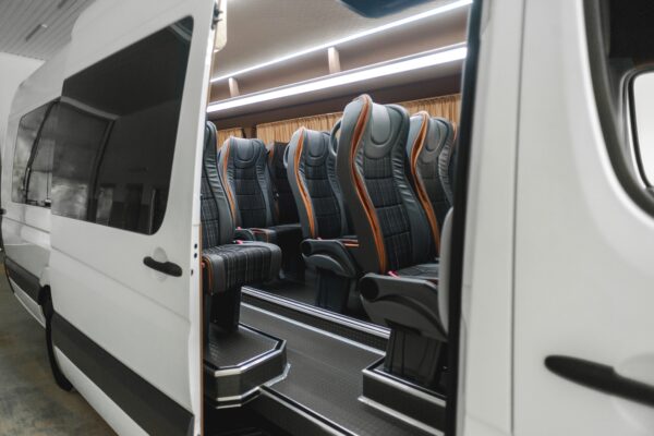 What licence do you need to drive a minibus? - HGV Training Network