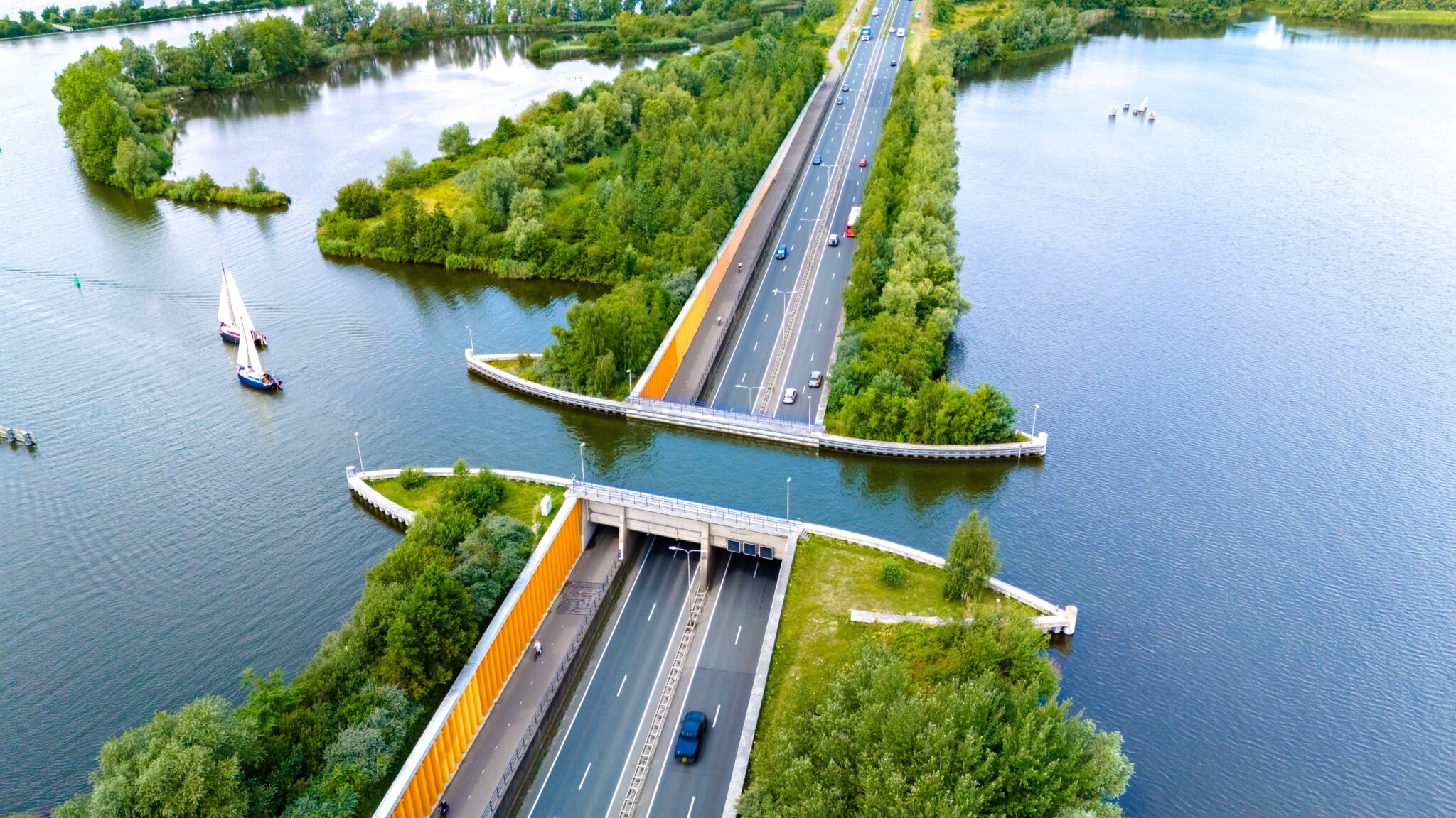 Road Dangers for HGV's and Avoiding Low Bridges HGV Training Network(01)