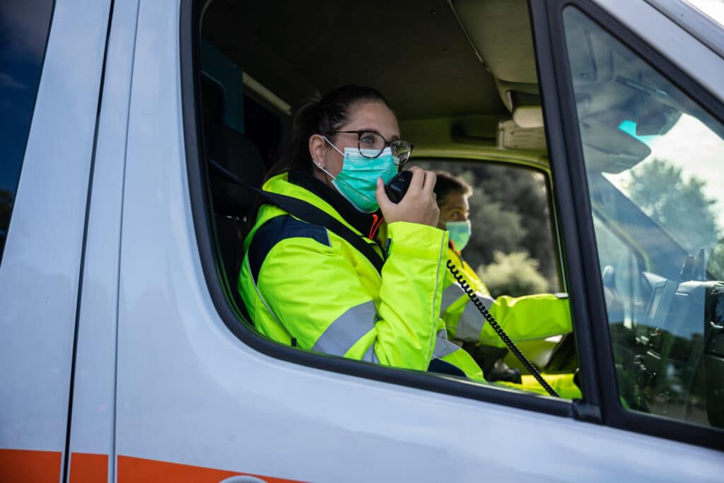 How to become an ambulance driver