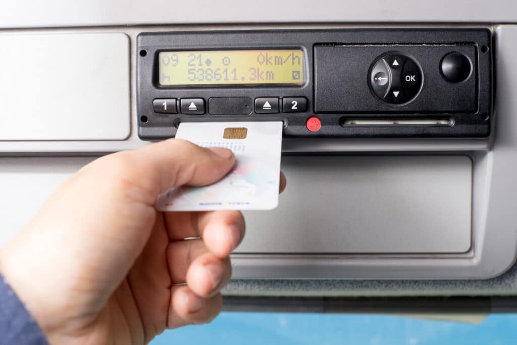 Digital vs Manual Tachograph Card