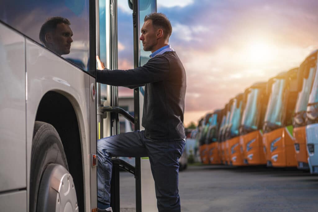 how much do coach drivers earn