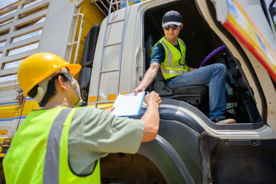 two workers with a hgv career - HGV Training Network